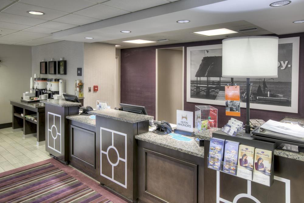 Hampton Inn Tampa-Veterans Expressway Exterior photo