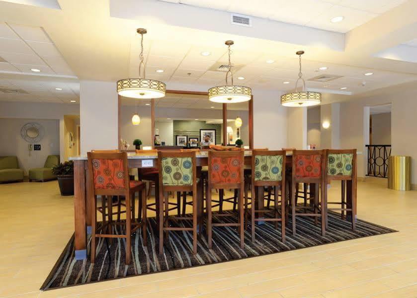 Hampton Inn Tampa-Veterans Expressway Exterior photo